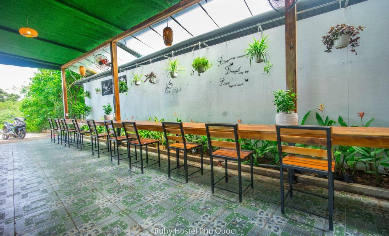 Ruby Phu Quoc Hostel エクステリア 写真