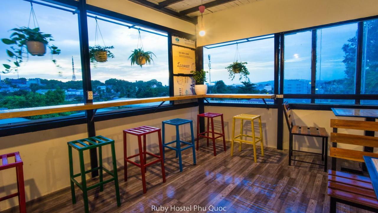 Ruby Phu Quoc Hostel エクステリア 写真