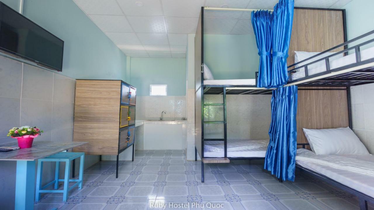 Ruby Phu Quoc Hostel エクステリア 写真