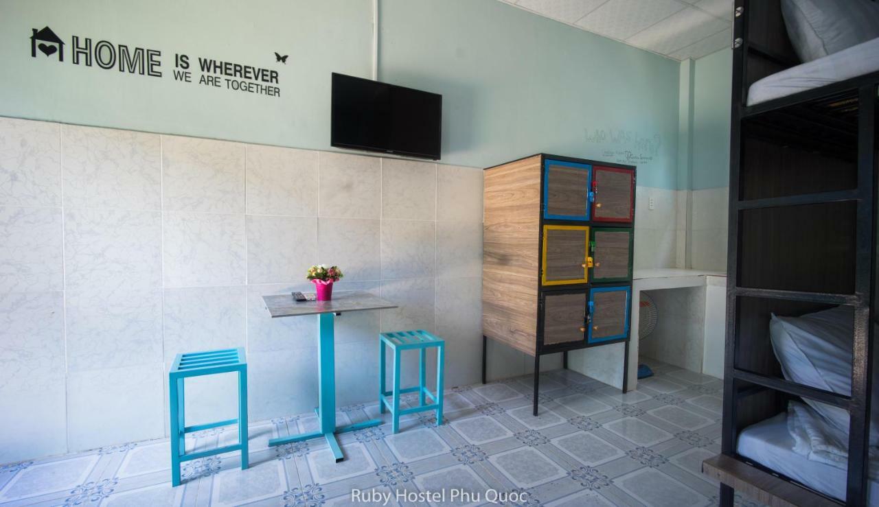 Ruby Phu Quoc Hostel エクステリア 写真