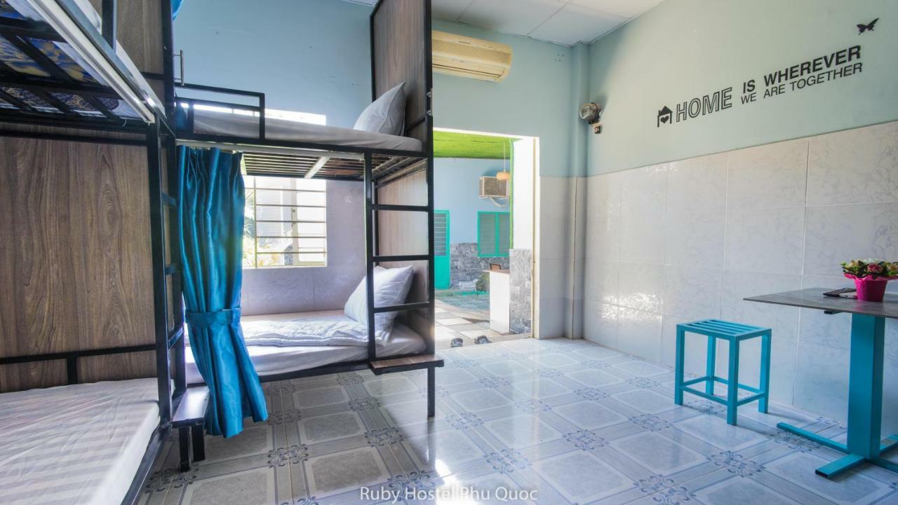 Ruby Phu Quoc Hostel エクステリア 写真
