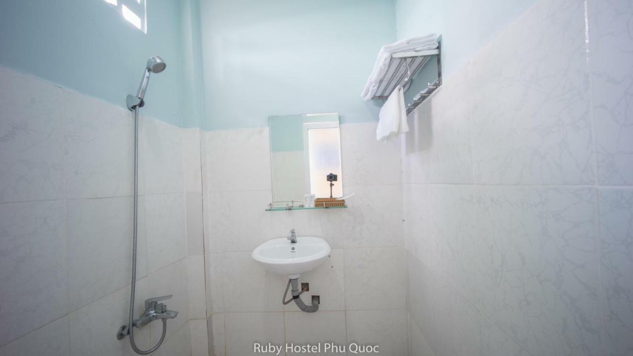 Ruby Phu Quoc Hostel エクステリア 写真