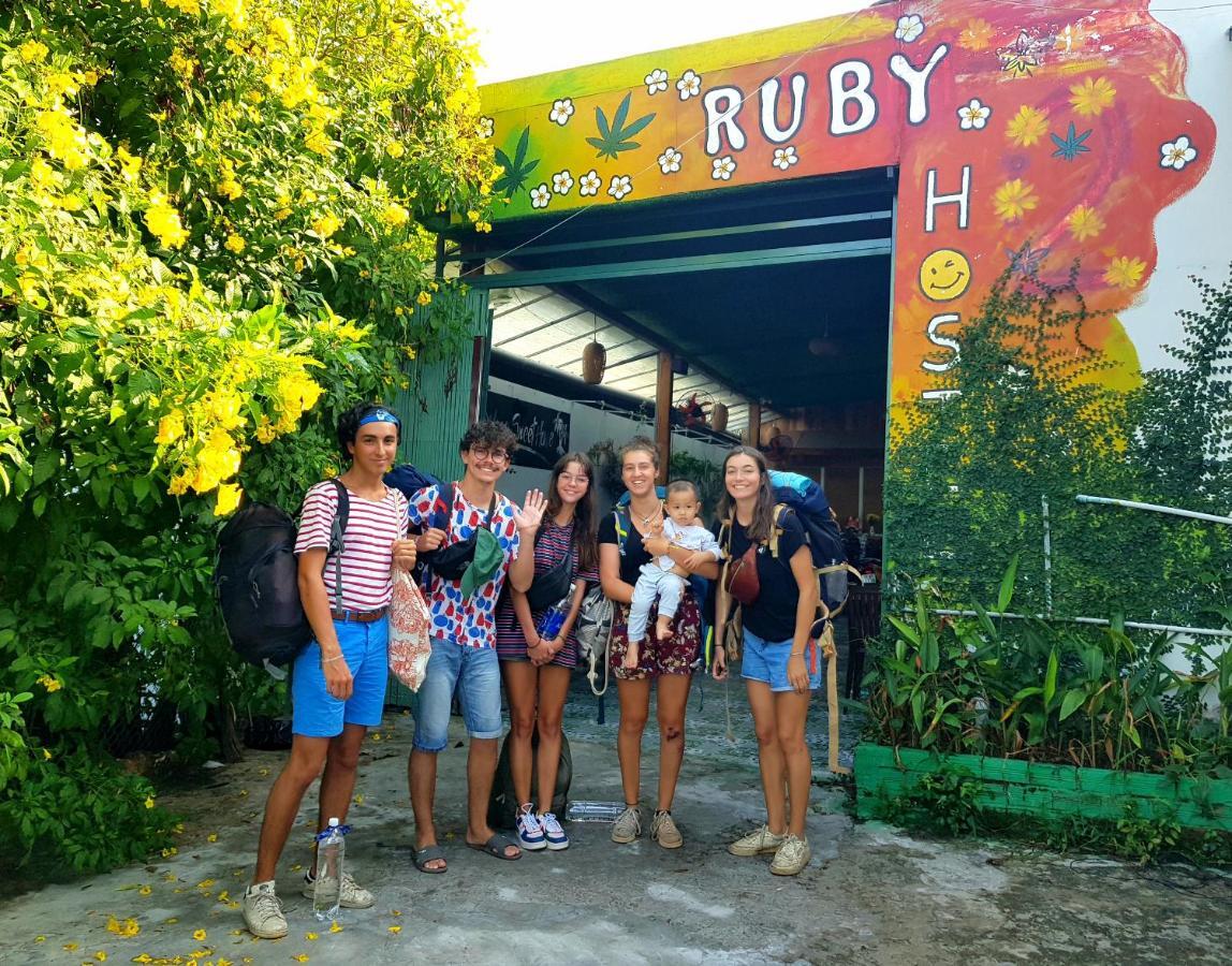 Ruby Phu Quoc Hostel エクステリア 写真